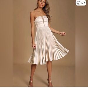 Lulu’s Just Like a Movie Champagne Strapless Pleated Midi Dress Sz XS